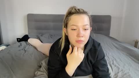 Snapshot of alyrasun chatting on March 2026 06:27:02 AM Al online show from March 2026 06:27:02 AM