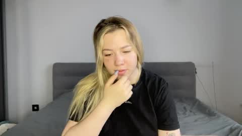 Snapshot of alyrasun chatting on March 2026 06:06:02 AM Al online show from March 2026 06:06:02 AM