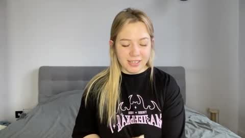 Snapshot of alyrasun chatting on April 2026 06:13:01 AM Al online show from April 2026 06:13:01 AM