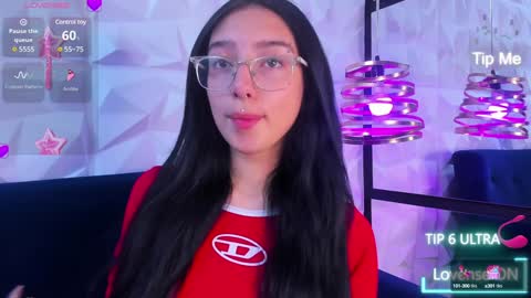 Snapshot of alys_molly chatting on December 2024 11:10:02 AM sopie online show from December 2024 11:10:02 AM