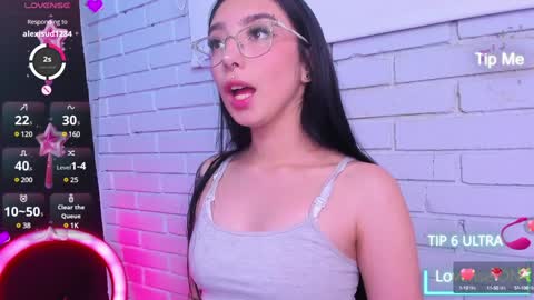 Snapshot of alys_molly chatting on December 2024 05:13:01 PM sopie online show from December 2024 05:13:01 PM