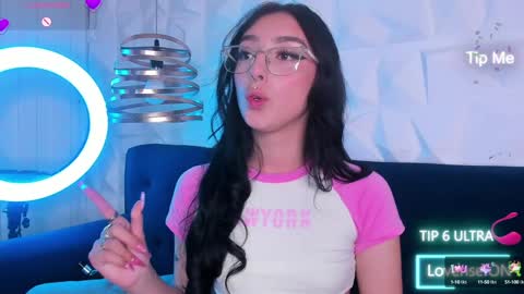 Snapshot of alys_molly chatting on January 2025 05:07:02 PM sopie online show from January 2025 05:07:02 PM