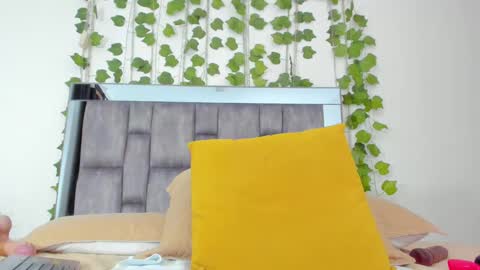 alyssia online show from October 2025 03:54:01 PM