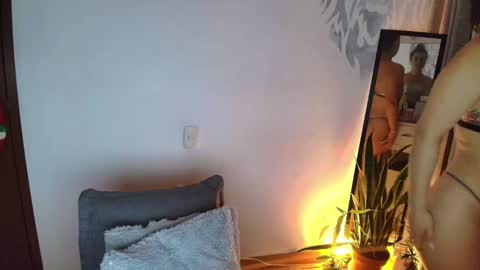 alyssia wolds online show from October 2025 12:44:02 AM