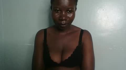 Snapshot of am_creme_delight chatting on April 2026 05:30:02 PM am_creme_delight online show from April 2026 05:30:02 PM