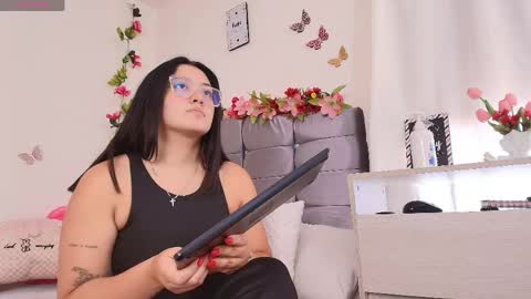 Isabella online show from April 2026 09:05:01 PM