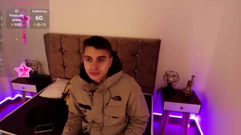 Snapshot of amadeo_wild chatting on December 2024 01:57:02 PM Amadeo Wild online show from December 2024 01:57:02 PM