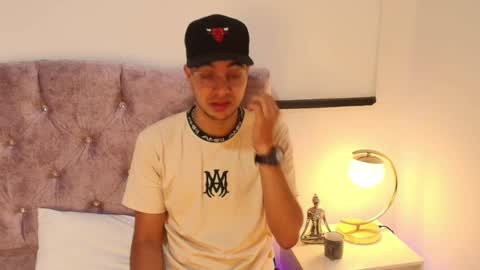 Snapshot of amadeo_wild chatting on January 2025 12:01:02 PM Amadeo Wild online show from January 2025 12:01:02 PM