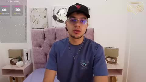 Snapshot of amadeo_wild chatting on January 2025 12:39:02 PM Amadeo Wild online show from January 2025 12:39:02 PM