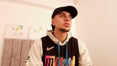 Snapshot of amadeo_wild chatting on January 2025 04:02:02 PM Amadeo Wild online show from January 2025 04:02:02 PM