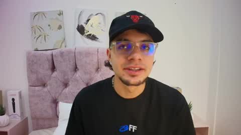 Snapshot of amadeo_wild chatting on February 2025 12:16:01 PM Amadeo Wild online show from February 2025 12:16:01 PM