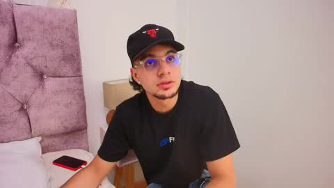 Snapshot of amadeo_wild chatting on February 2025 03:20:02 PM Amadeo Wild online show from February 2025 03:20:02 PM