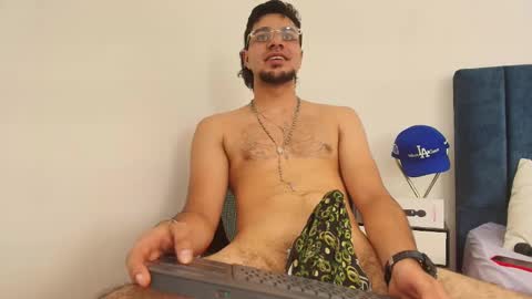 Snapshot of amadeo_wild chatting on March 2025 05:28:02 PM Amadeo Wild online show from March 2025 05:28:02 PM