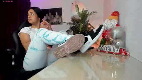 anny online show from December 2025 02:21:01 AM