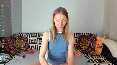 Snapshot of amalia_mio chatting on November 2025 08:03:01 AM Amalia online show from November 2025 08:03:01 AM