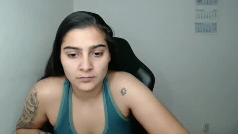 The queen of the biceps  online show from November 2025 04:50:01 PM