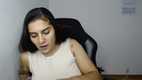 The queen of the biceps  online show from November 2025 11:52:01 PM