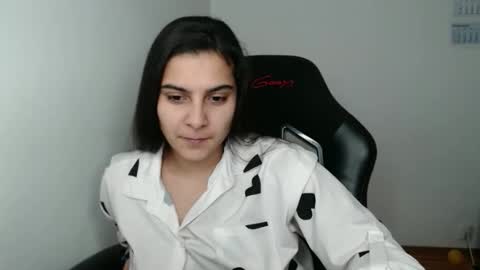 The queen of the biceps  online show from January 2026 05:12:02 AM