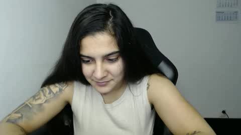 The queen of the biceps  online show from February 2026 09:41:01 PM