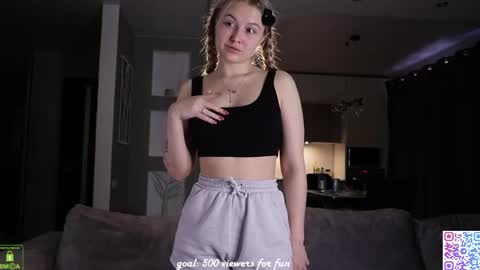 Snapshot of amanda_sayhey chatting on April 2026 05:19:01 AM online show from April 2026 05:19:01 AM