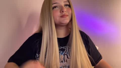 Snapshot of amandhaaa chatting on December 2024 10:23:02 PM Amandha online show from December 2024 10:23:02 PM