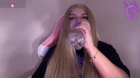 Snapshot of amandhaaa chatting on February 2025 11:04:02 PM Amandha online show from February 2025 11:04:02 PM