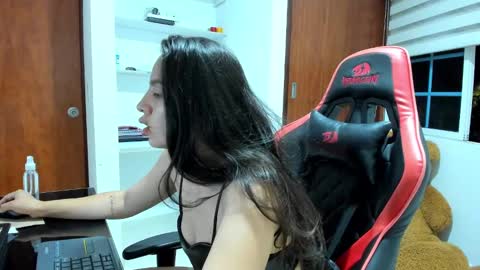 Snapshot of amaranta69_cam chatting on February 2025 05:04:01 AM AMARANTA online show from February 2025 05:04:01 AM