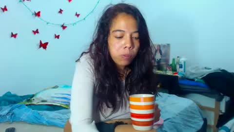 Amara Julia online show from December 2024 05:40:02 PM