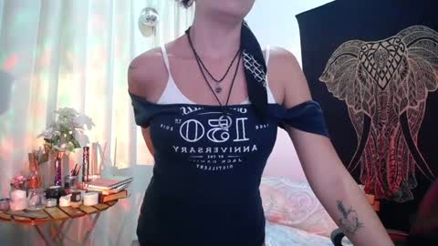 Snapshot of amatista_riveera chatting on January 2025 11:28:01 PM Amatista Next stream 9 DEC 1 PM COLOMBIAN TIME miss u and love u online show from January 2025 11:28:01 PM