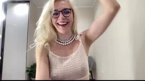 Snapshot of amazingkelly chatting on August 2026 09:19:01 AM Kelly online show from August 2026 09:19:01 AM