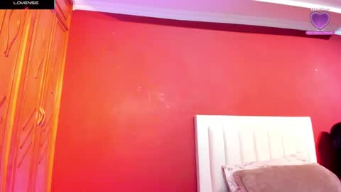 Sara  online show from December 2025 11:52:02 AM