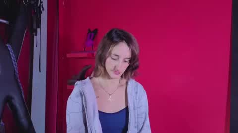 ambar_roux1 online show from November 2025 01:54:02 PM