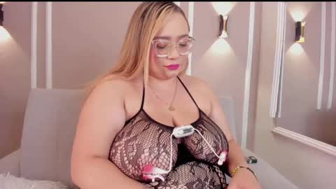 amber_bunnyx online show from September 2025 04:45:02 AM