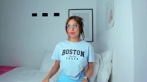 Snapshot of amber_rhus chatting on September 2025 08:44:02 PM Luci Reyes online show from September 2025 08:44:02 PM