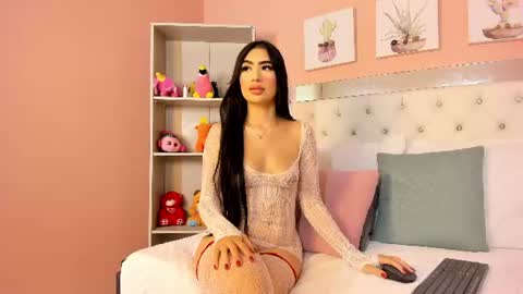 Snapshot of amber_rosen chatting on June 2026 04:33:01 PM A M B E R online show from June 2026 04:33:01 PM
