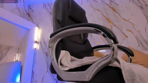 Snapshot of amberfarrell chatting on December 2025 05:42:02 PM Amber online show from December 2025 05:42:02 PM