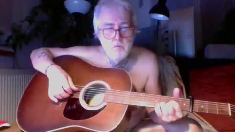 Snapshot of amberr11 chatting on November 2025 11:32:02 PM Amberr11 online show from November 2025 11:32:02 PM