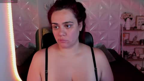 Snapshot of amberthomsonn chatting on June 2026 04:02:01 AM Amber online show from June 2026 04:02:01 AM