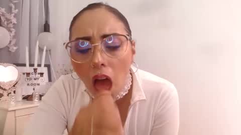 Chloe online show from January 2025 02:12:02 AM