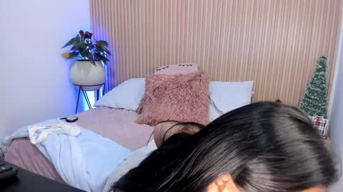 Amelie online show from December 2024 04:42:01 PM