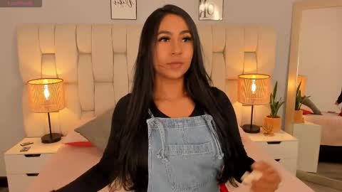 Snapshot of ameliebelle_ chatting on October 2025 12:05:02 PM Amelie online show from October 2025 12:05:02 PM