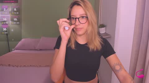 Snapshot of ameliegraham chatting on December 2024 10:58:01 AM Amelie Graham online show from December 2024 10:58:01 AM