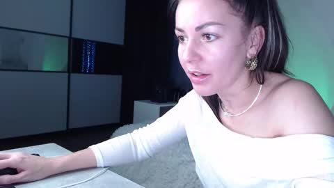 Snapshot of amelinamersi chatting on December 2025 05:52:01 PM amelinamersi online show from December 2025 05:52:01 PM