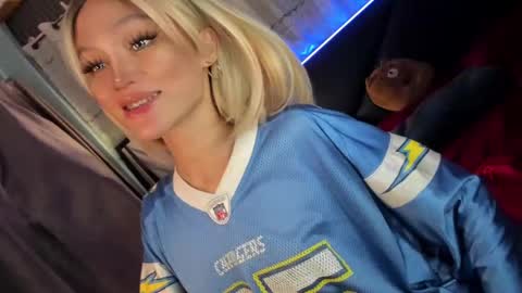 amelinckx online show from February 2025 06:44:01 PM