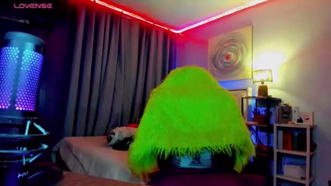 Snapshot of amethyst_ts chatting on October 2025 06:11:01 AM AMETHYST look at my BIO online show from October 2025 06:11:01 AM