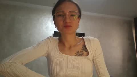 Julia  online show from October 2025 05:30:02 AM