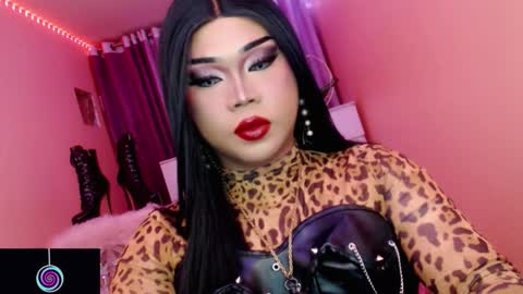 Queen Mireska online show from October 2025 01:42:02 PM