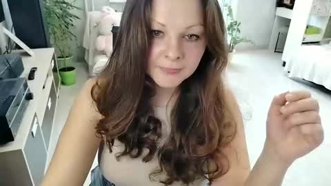 Mila online show from October 2025 05:44:02 AM