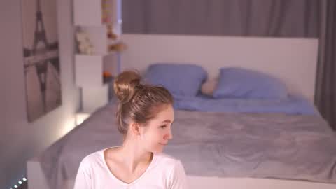 Snapshot of amillygil chatting on November 2025 09:09:02 AM Emily online show from November 2025 09:09:02 AM