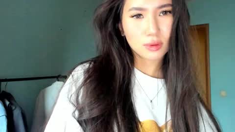 Snapshot of amina_artin chatting on October 2025 12:01:02 PM Amina online show from October 2025 12:01:02 PM